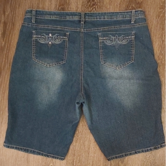 Blue Identity Denim Jean Shorts Bermuda Size 16 Jort Medium Wash Summer Mid Rise - Picture 2 of 9